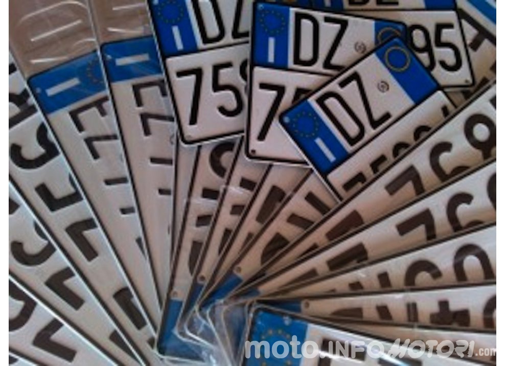 UNASCA, Emergenza targhe per le moto già comprate  - Foto 2 di 5