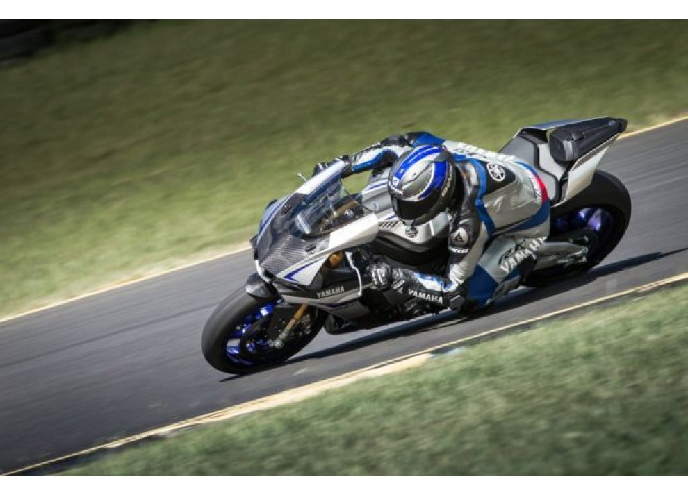 Yamaha e Dainese insieme ad Eastern Creek per il lancio della nuova R1M