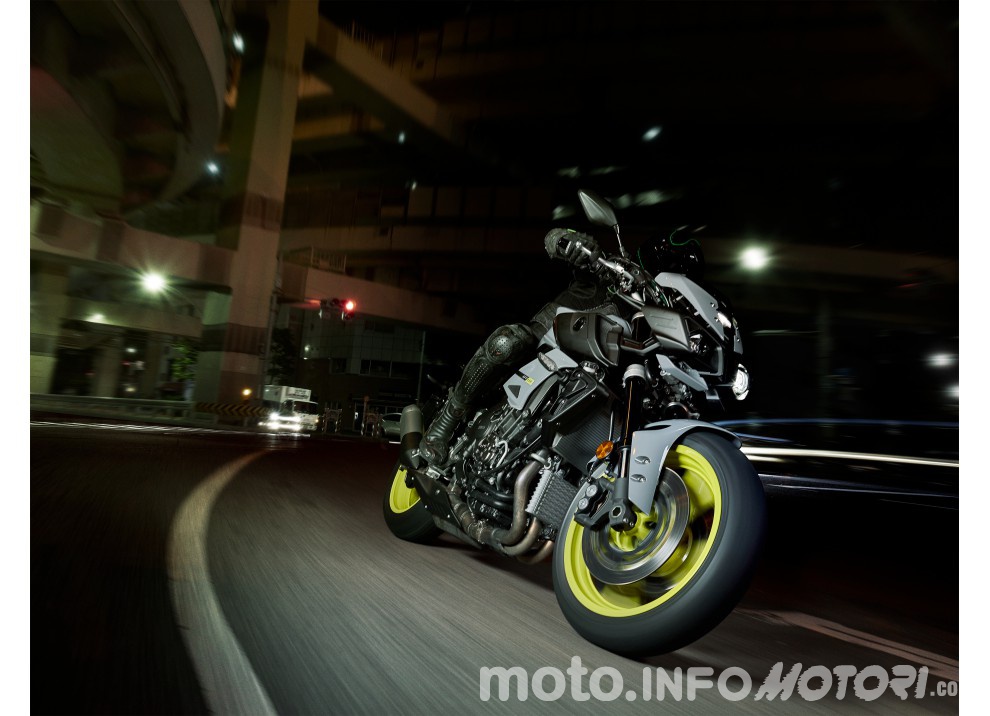 Yamaha MT-10 2016, la supernaked dritta dal futuro