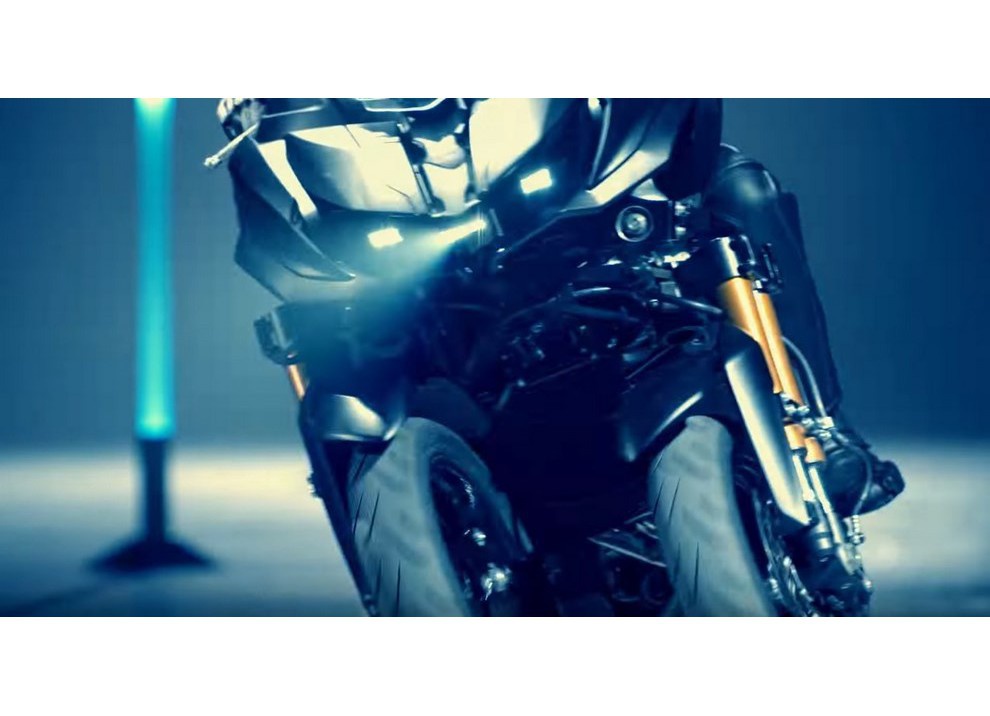 Yamaha MWT-9, la moto a tre ruote al Salone di Tokyo - Foto 2 di 9