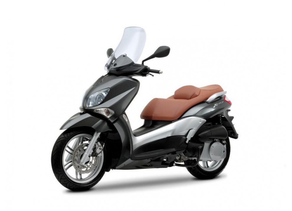 Yamaha X-City 250, lo scooter a ruote alte che sfida Piaggio Beverly e Honda SH