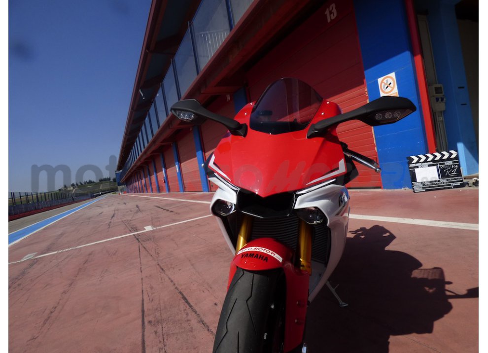 Yamaha YZF R1 2015: Test Ride in pista con Luca Pedersoli