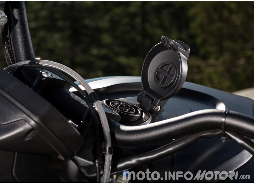 Zero Motorcycles, gamma 2016: le elettriche migliorano in prezzo ed autonomia - Foto 17 di 43