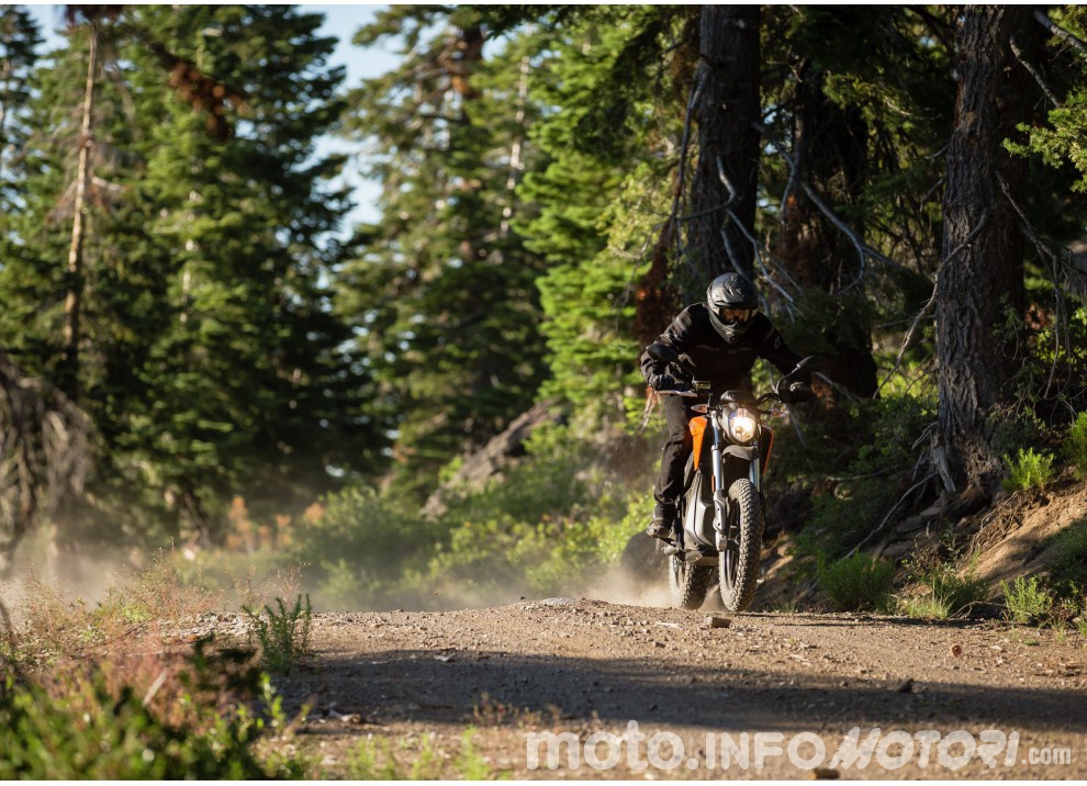 Zero Motorcycles, gamma 2016: le elettriche migliorano in prezzo ed autonomia - Foto 23 di 43