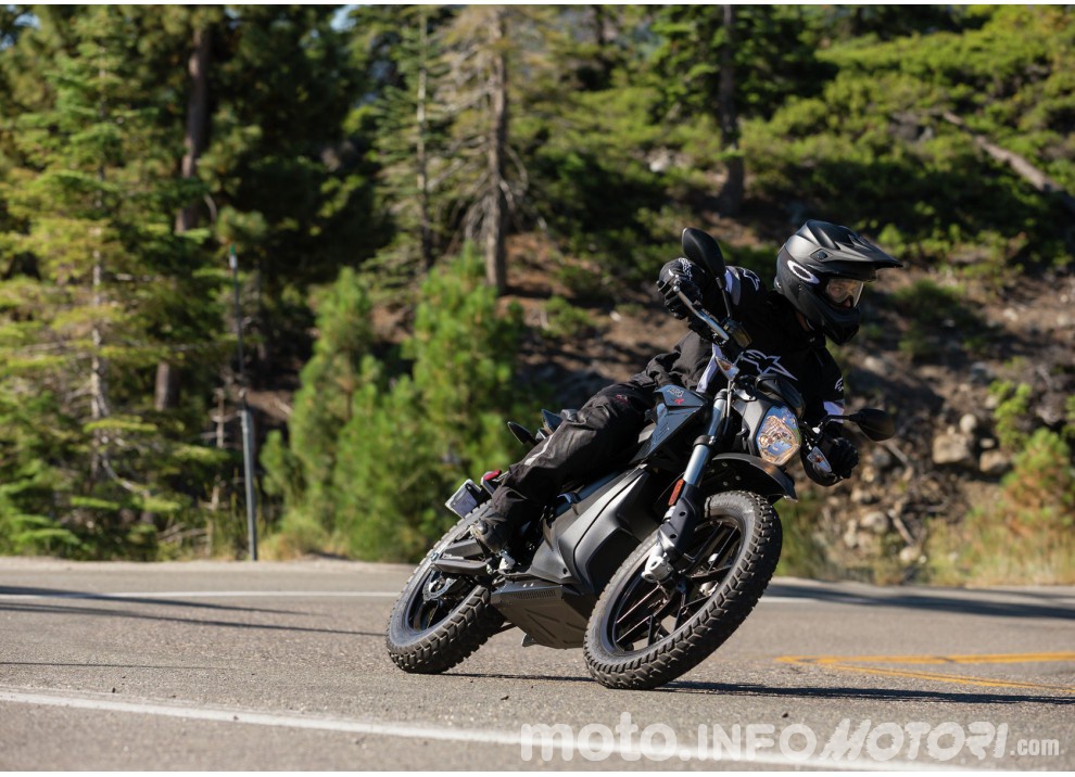 Zero Motorcycles, gamma 2016: le elettriche migliorano in prezzo ed autonomia - Foto 14 di 43