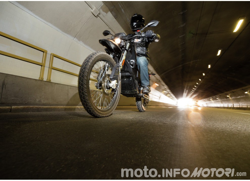 Zero Motorcycles, gamma 2016: le elettriche migliorano in prezzo ed autonomia - Foto 28 di 43