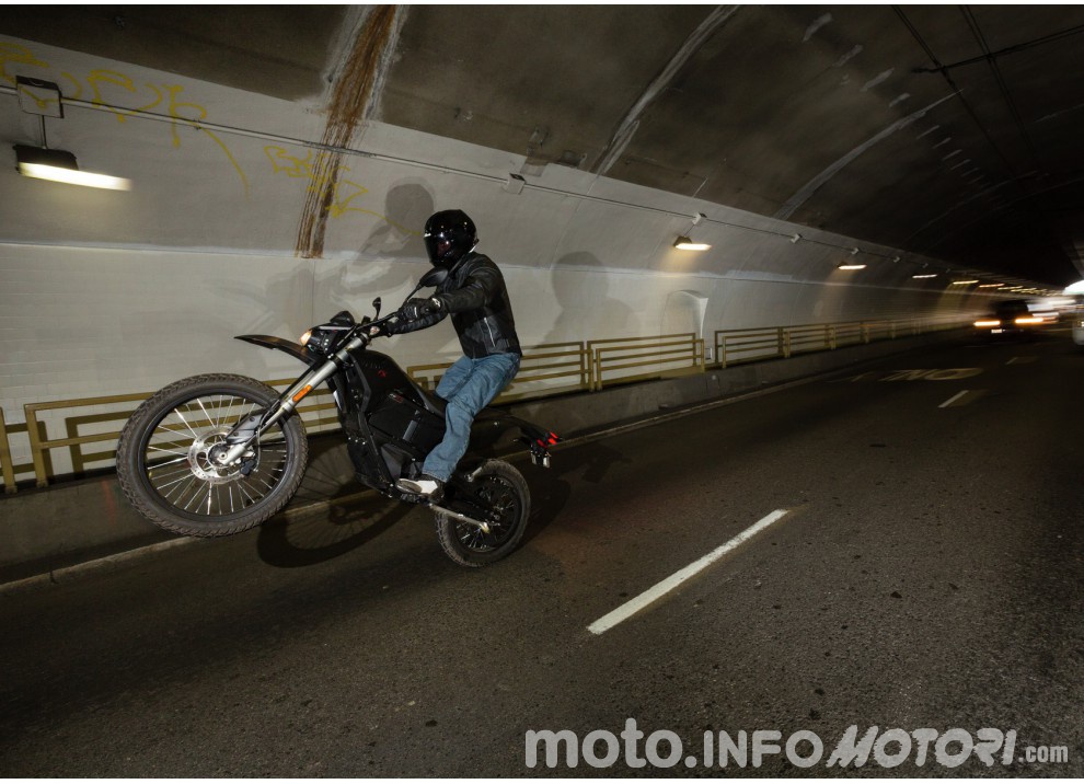 Zero Motorcycles, gamma 2016: le elettriche migliorano in prezzo ed autonomia - Foto 31 di 43