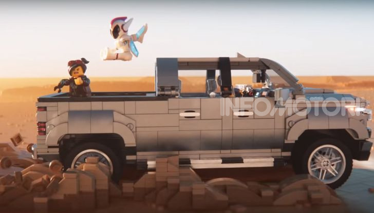 Chevrolet Silverado 2019, la pubblicità LEGO con Emmet e Lucy - Foto 3 di 4