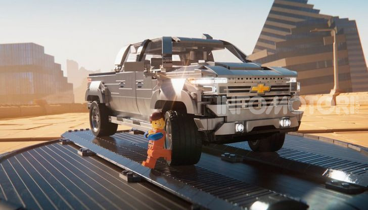 Chevrolet Silverado 2019, la pubblicità LEGO con Emmet e Lucy - Foto 1 di 4