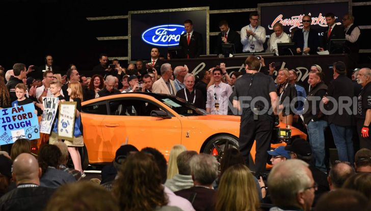 Ford Mustang Shelby GT500, l’esemplare n°1 venduto a $1,1 milioni - Foto 3 di 6