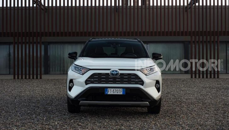 Prova Toyota RAV4 Hybrid 2019: il SUV ecologico per andare ovunque - Foto 5 di 64