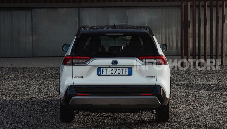 Prova Toyota RAV4 Hybrid 2019: il SUV ecologico per andare ovunque - Foto 13 di 64