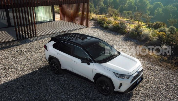 Prova Toyota RAV4 Hybrid 2019: il SUV ecologico per andare ovunque - Foto 15 di 64