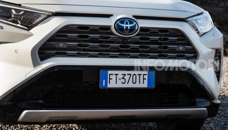 Prova Toyota RAV4 Hybrid 2019: il SUV ecologico per andare ovunque - Foto 7 di 64