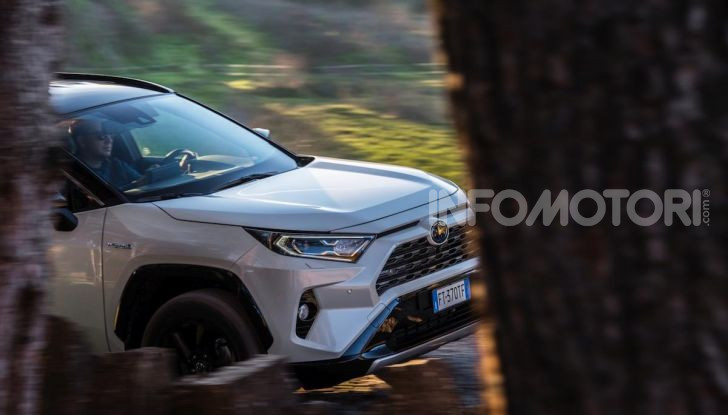 Prova Toyota RAV4 Hybrid 2019: il SUV ecologico per andare ovunque - Foto 24 di 64