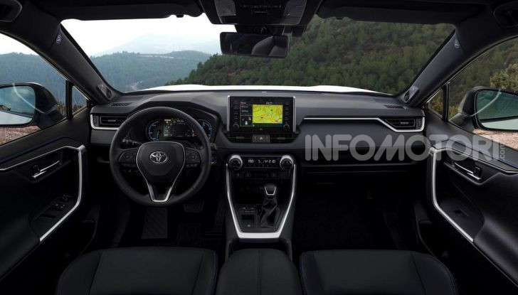 Prova Toyota RAV4 Hybrid 2019: il SUV ecologico per andare ovunque - Foto 29 di 64