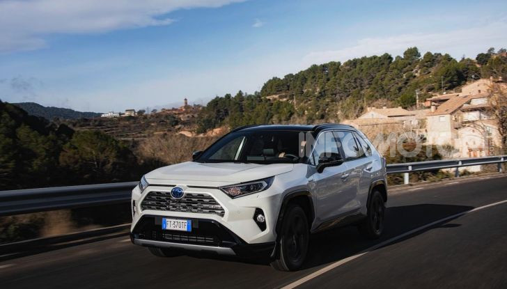 Prova Toyota RAV4 Hybrid 2019: il SUV ecologico per andare ovunque - Foto 37 di 64
