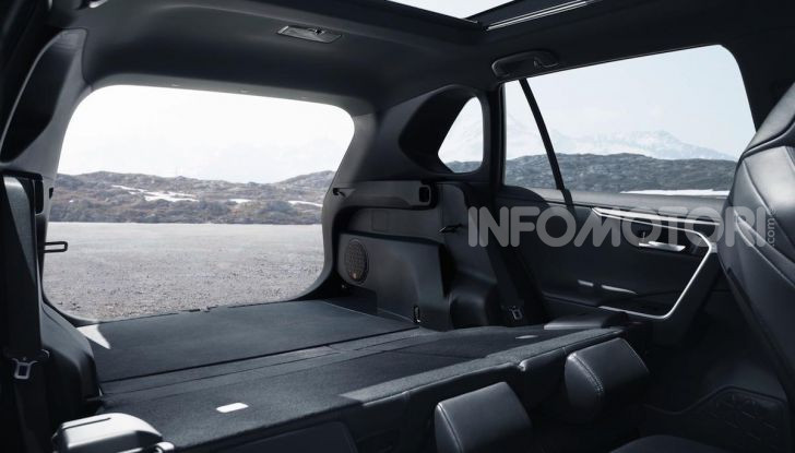Prova Toyota RAV4 Hybrid 2019: il SUV ecologico per andare ovunque - Foto 42 di 64