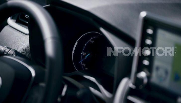 Prova Toyota RAV4 Hybrid 2019: il SUV ecologico per andare ovunque - Foto 43 di 64