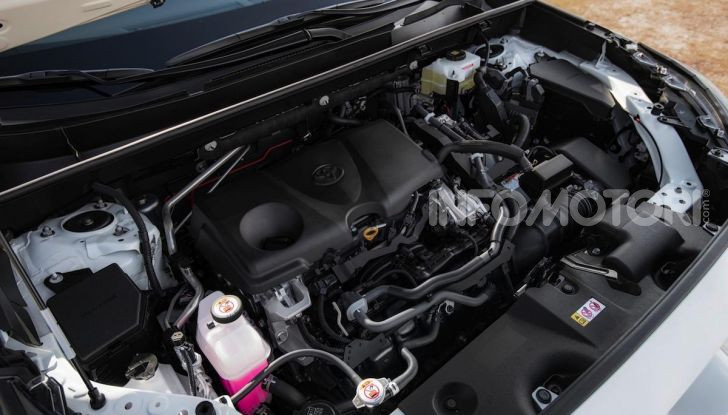 Toyota RAV4 2022: il SUV giapponese si aggiorna, ecco tutte le novità - Foto 22 di 26