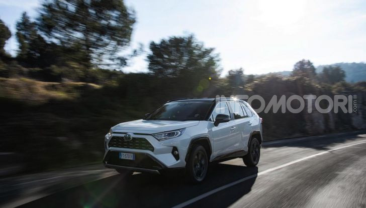 Toyota RAV4 2022: il SUV giapponese si aggiorna, ecco tutte le novità - Foto 19 di 26
