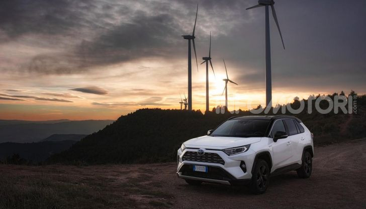 Prova Toyota RAV4 Hybrid 2019: il SUV ecologico per andare ovunque - Foto 4 di 64