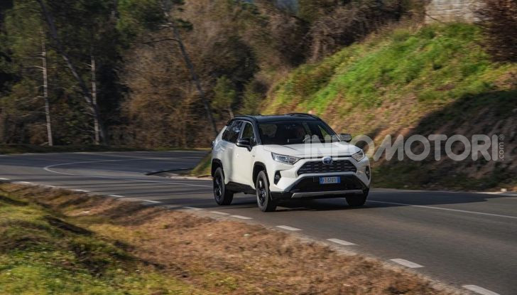 Toyota RAV4 2022: il SUV giapponese si aggiorna, ecco tutte le novità - Foto 16 di 26