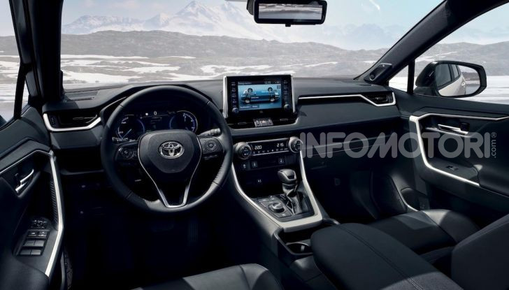 Toyota RAV4 2022: il SUV giapponese si aggiorna, ecco tutte le novità - Foto 14 di 26