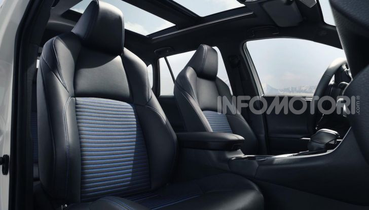 Toyota RAV4 2022: il SUV giapponese si aggiorna, ecco tutte le novità - Foto 12 di 26