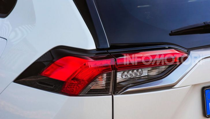 Prova Toyota RAV4 Hybrid 2019: il SUV ecologico per andare ovunque - Foto 61 di 64