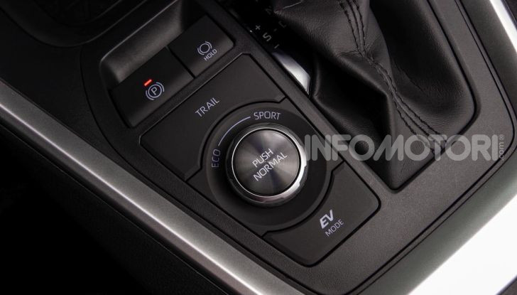 Prova Toyota RAV4 Hybrid 2019: il SUV ecologico per andare ovunque - Foto 64 di 64