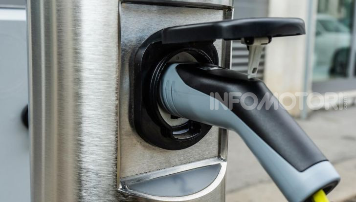 Volkswagen Golf GTE: prova su strada dell’ibrido plug-in da 204CV - Foto 30 di 33