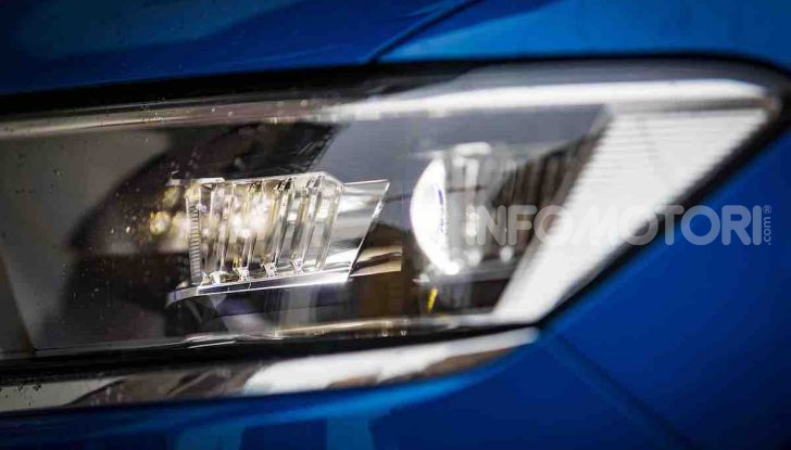 Volkswagen T-Roc 1.6 da 115CV: prova in notturna a Milano - Foto 7 di 45