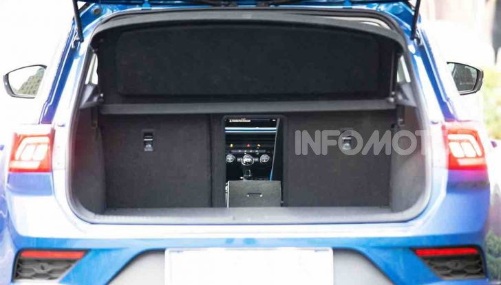 Volkswagen T-Roc 1.6 da 115CV: prova in notturna a Milano - Foto 13 di 45