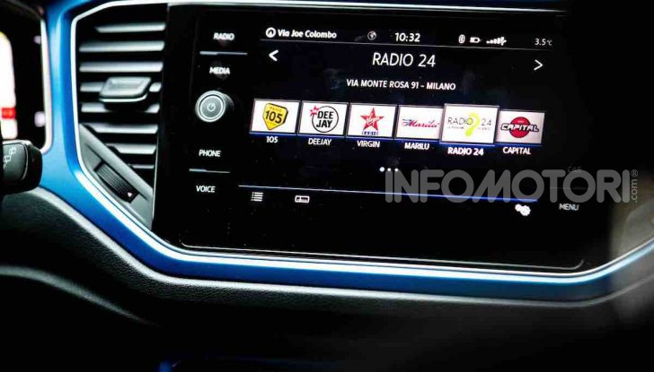 Volkswagen T-Roc 1.6 da 115CV: prova in notturna a Milano - Foto 16 di 45