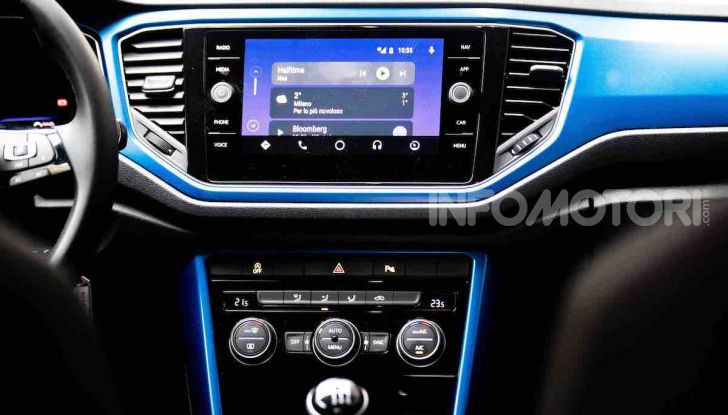 Volkswagen T-Roc 1.6 da 115CV: prova in notturna a Milano - Foto 21 di 45