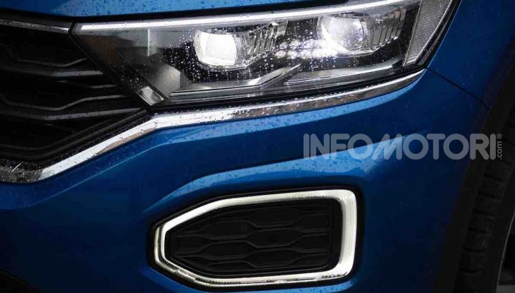 Volkswagen T-Roc 1.6 da 115CV: prova in notturna a Milano - Foto 24 di 45