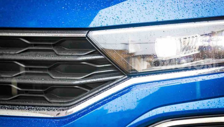 Volkswagen T-Roc 1.6 da 115CV: prova in notturna a Milano - Foto 26 di 45