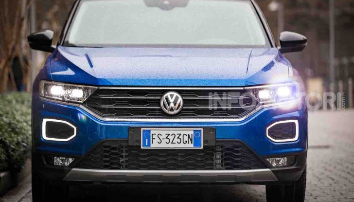 Volkswagen T-Roc 1.6 da 115CV: prova in notturna a Milano - Foto 29 di 45