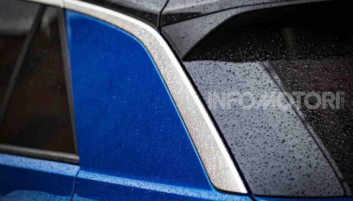 Volkswagen T-Roc 1.6 da 115CV: prova in notturna a Milano - Foto 34 di 45