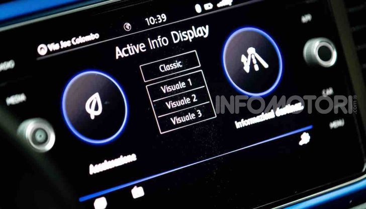 Volkswagen T-Roc 1.6 da 115CV: prova in notturna a Milano - Foto 37 di 45