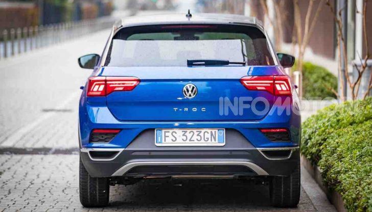 Volkswagen T-Roc 1.6 da 115CV: prova in notturna a Milano - Foto 4 di 45