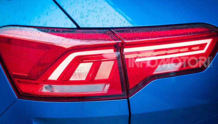 Volkswagen T-Roc 1.6 da 115CV: prova in notturna a Milano - Foto 6 di 45