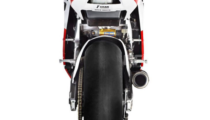 MV Agusta pronta all’esame Moto2. In sella Dominique Aegerter e Stefano Manzi - Foto 4 di 16