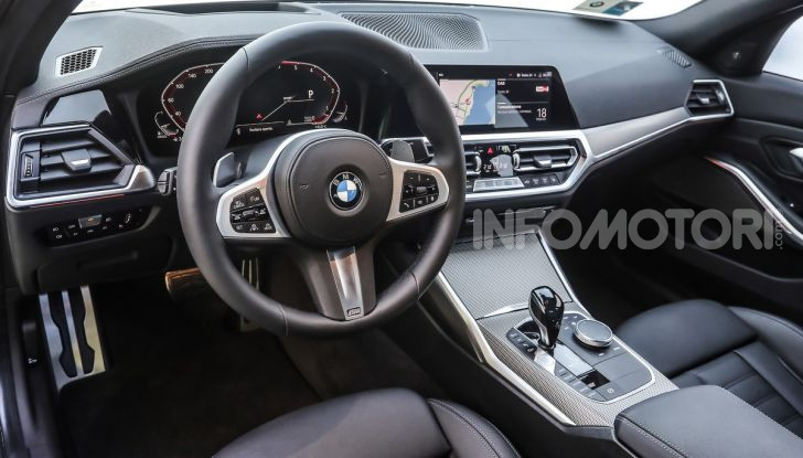 Nuova BMW Serie 3 2019, prova in anteprima, caratteristiche e prezzi - Foto 15 di 38