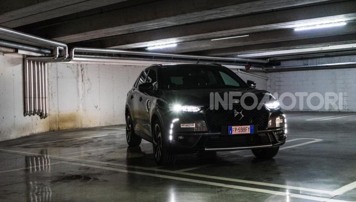 Prova su strada DS 7 Crossback: caratteristiche, opinioni, motori e prezzi - Foto 8 di 33