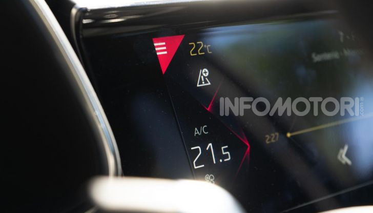 Prova su strada DS 7 Crossback: caratteristiche, opinioni, motori e prezzi - Foto 10 di 33