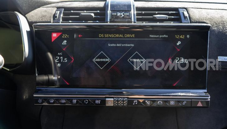 Prova su strada DS 7 Crossback: caratteristiche, opinioni, motori e prezzi - Foto 12 di 33
