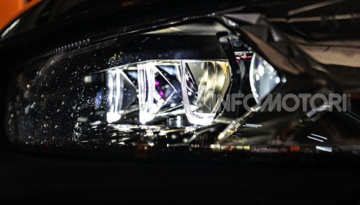 Prova su strada DS 7 Crossback: caratteristiche, opinioni, motori e prezzi - Foto 4 di 33