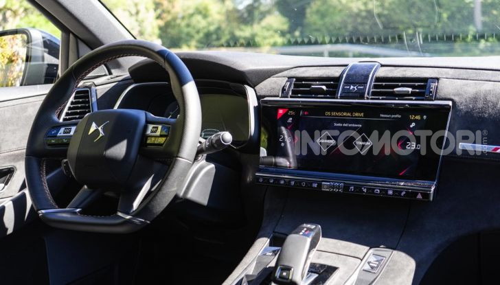 Prova su strada DS 7 Crossback: caratteristiche, opinioni, motori e prezzi - Foto 26 di 33
